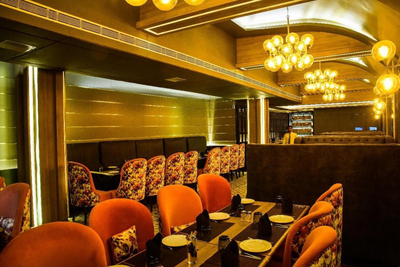 Dng The Grand Hotel Kanpur Bagian luar foto