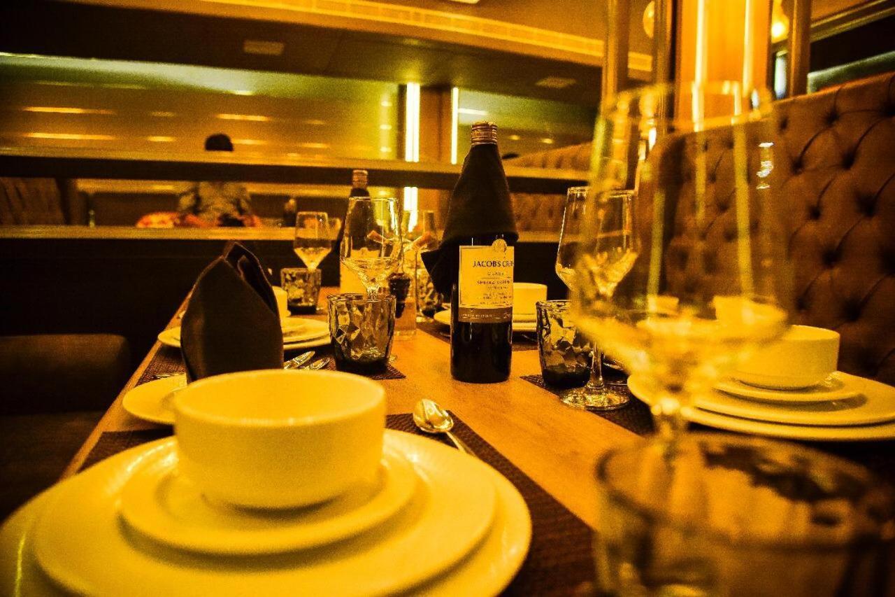 Dng The Grand Hotel Kanpur Bagian luar foto