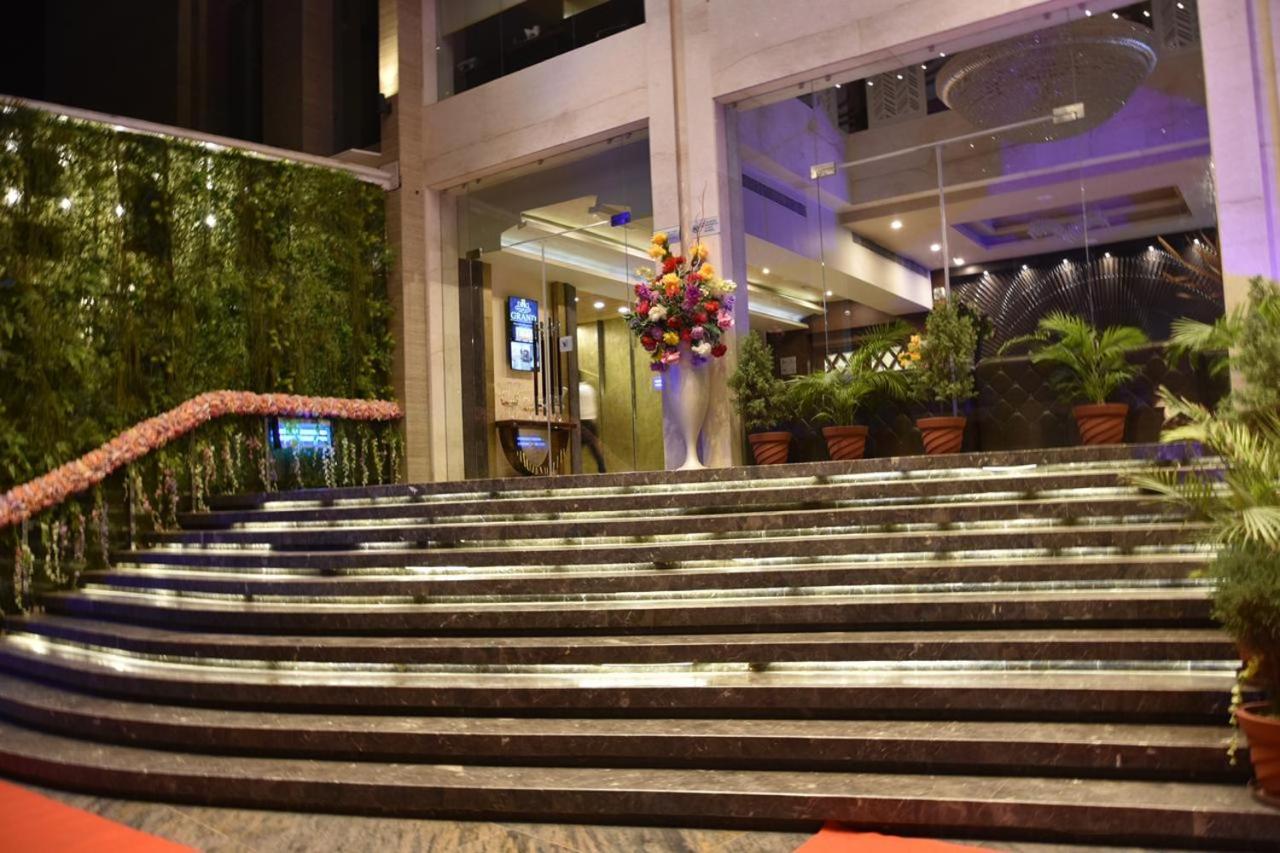 Dng The Grand Hotel Kanpur Bagian luar foto