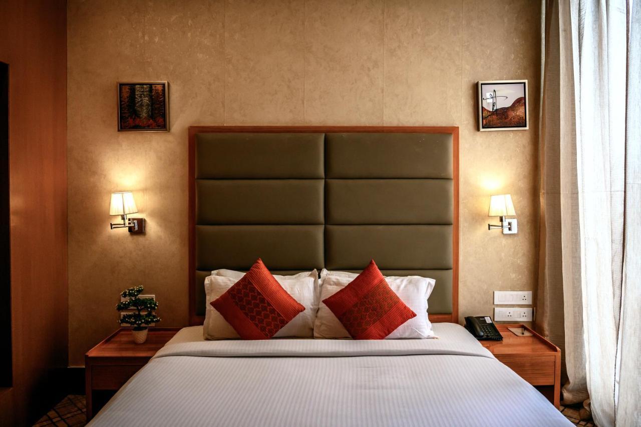 Dng The Grand Hotel Kanpur Bagian luar foto